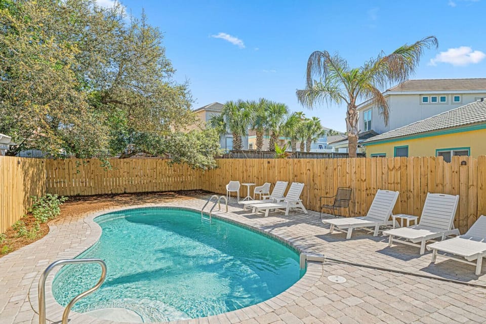 Green House: Surrounded by loungers for a true resort-style vibe.