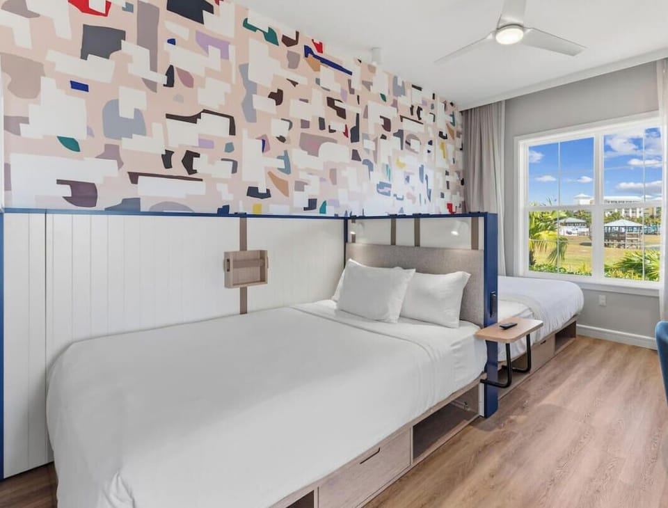 Second Bedroom with 2 Queen size beds and bathroom