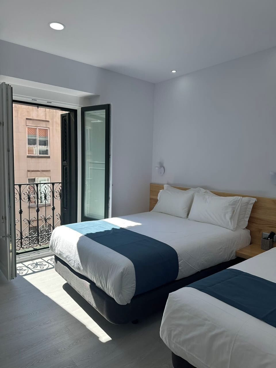 Deluxe Triple Room | Laptop workspace, free WiFi