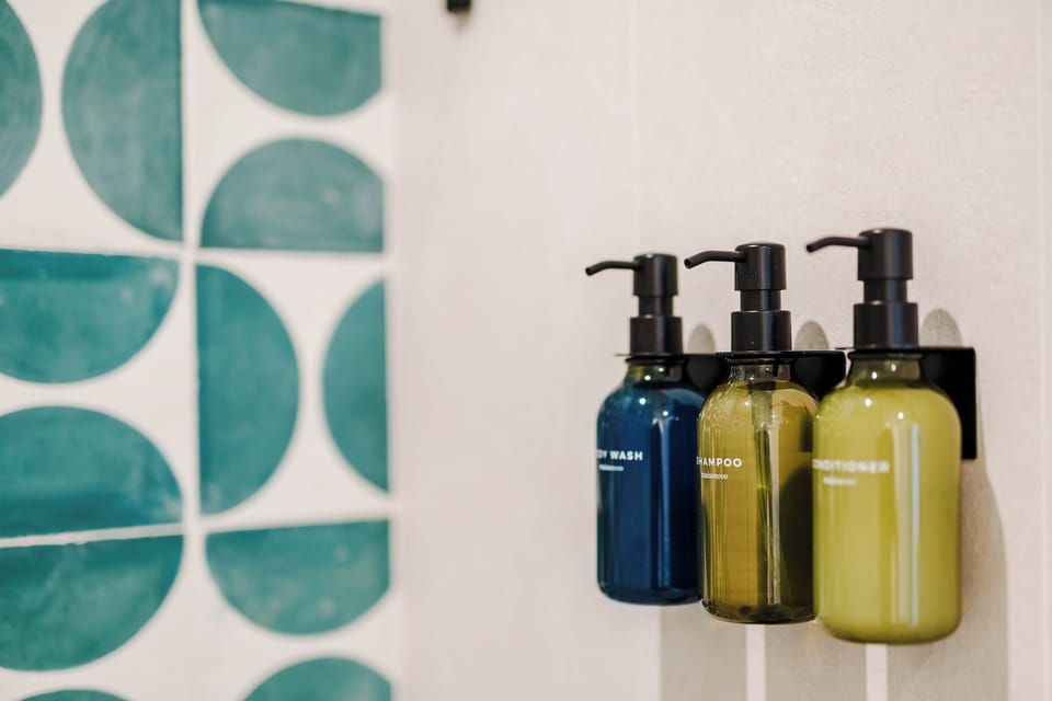Towels, soap, shampoo, toilet paper