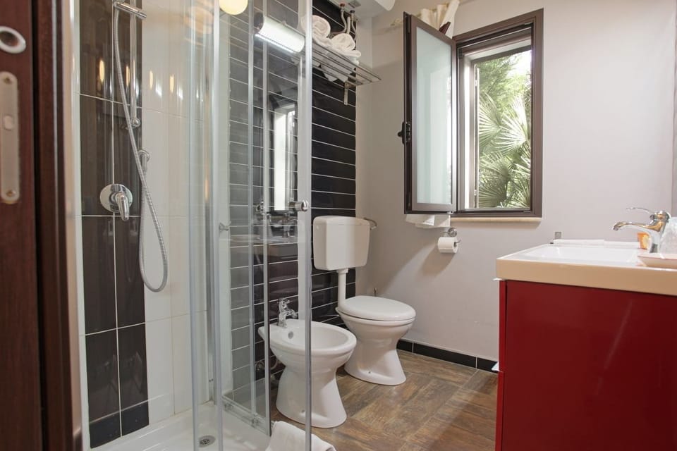 Deluxe Double Room, 1 Bedroom, Terrace, Pool View | Bathroom | Shower, hydromassage showerhead, free toiletries, hair dryer