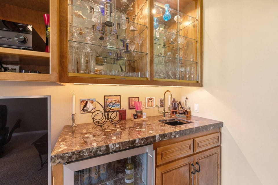 Full Wet Bar