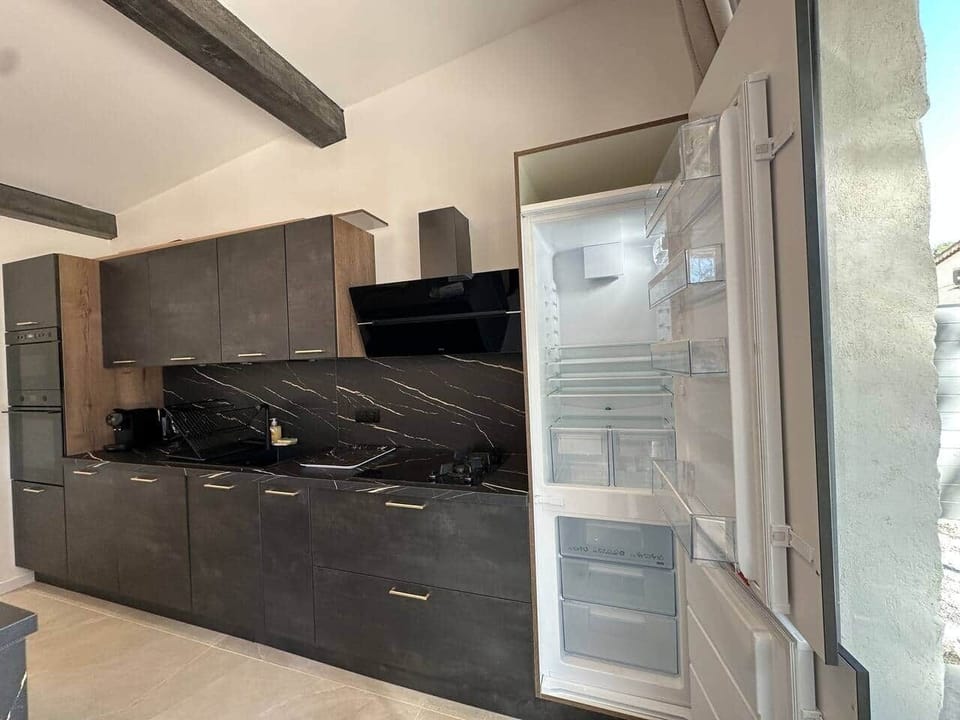 kitchen, fridge, dishwasher, oven