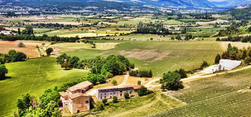 nearby, Eguilles
