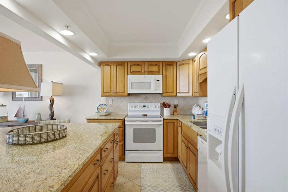 Condo, Multiple Beds (SeaSpray Riverside 312) | Private kitchen