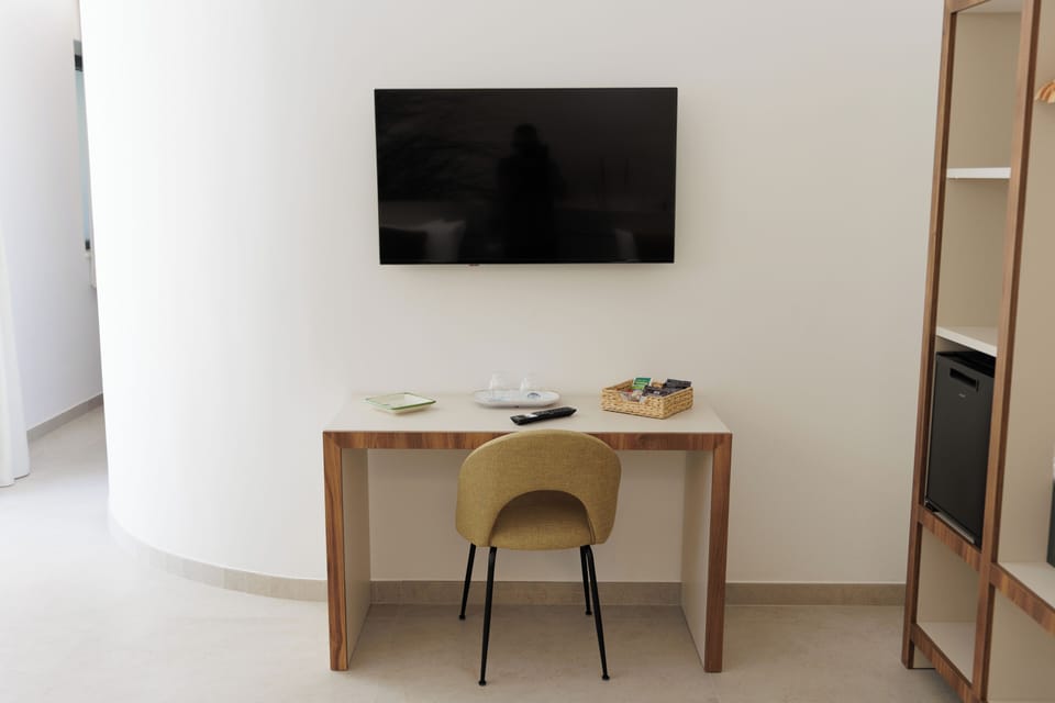 Quadruple Room, Garden View | Interior
