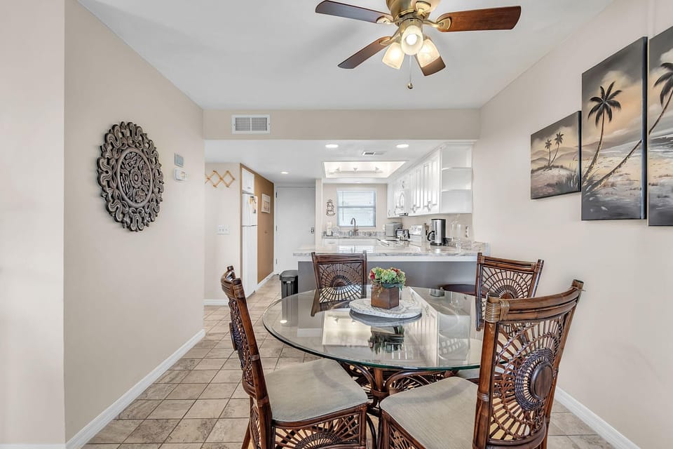 Condo, Multiple Beds (Bayshore Yacht & Tennis 205) | Dining
