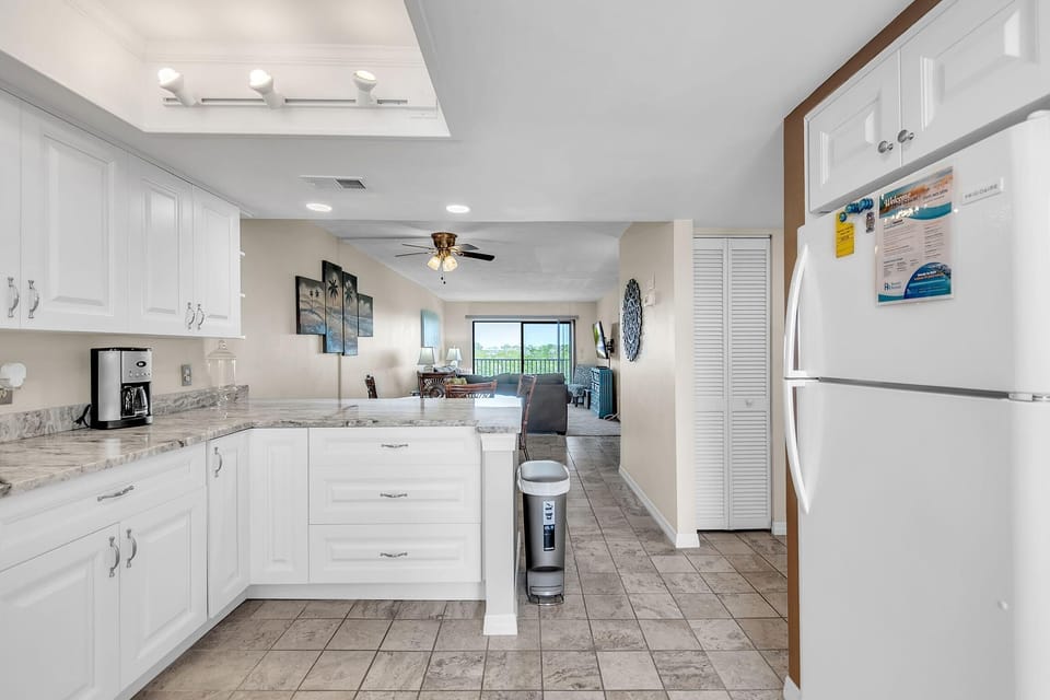 Condo, Multiple Beds (Bayshore Yacht & Tennis 205) | Interior