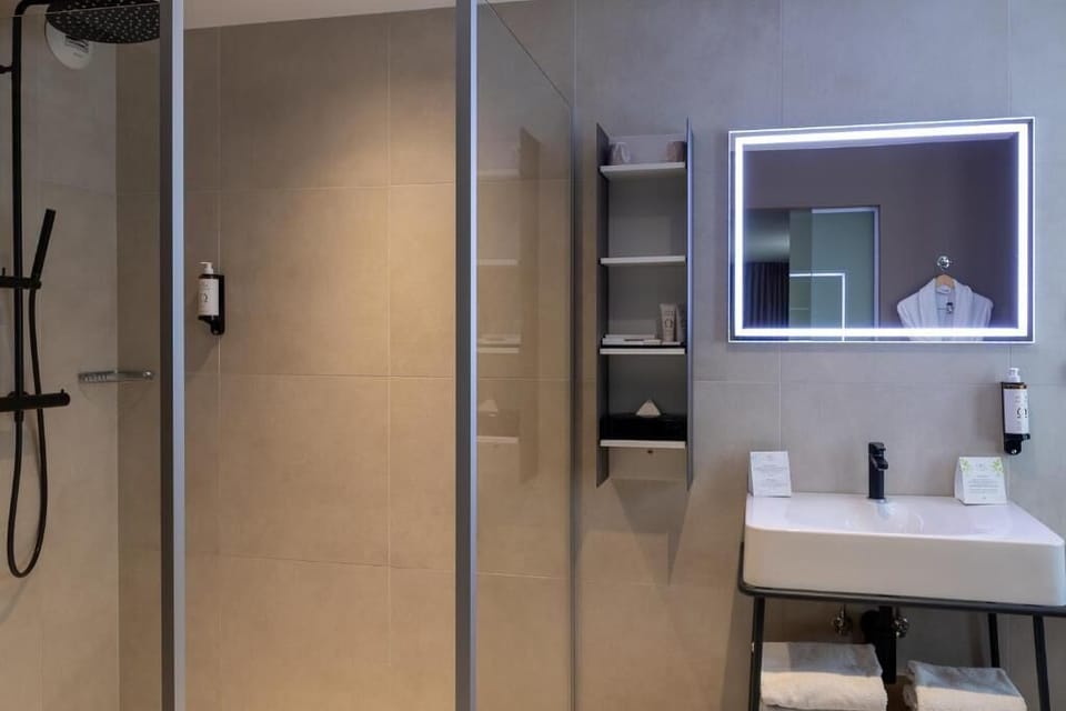 Standard Double Room, City View | Bathroom | Slippers