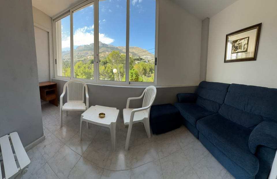 Classic Twin Room, 1 Bedroom, Air conditioning, Mountain View | Living area | 21-inch LED TV with digital channels
