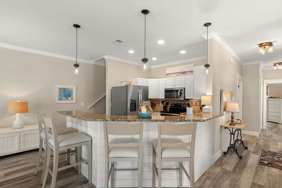 Kitchen with Breakfast Bar
