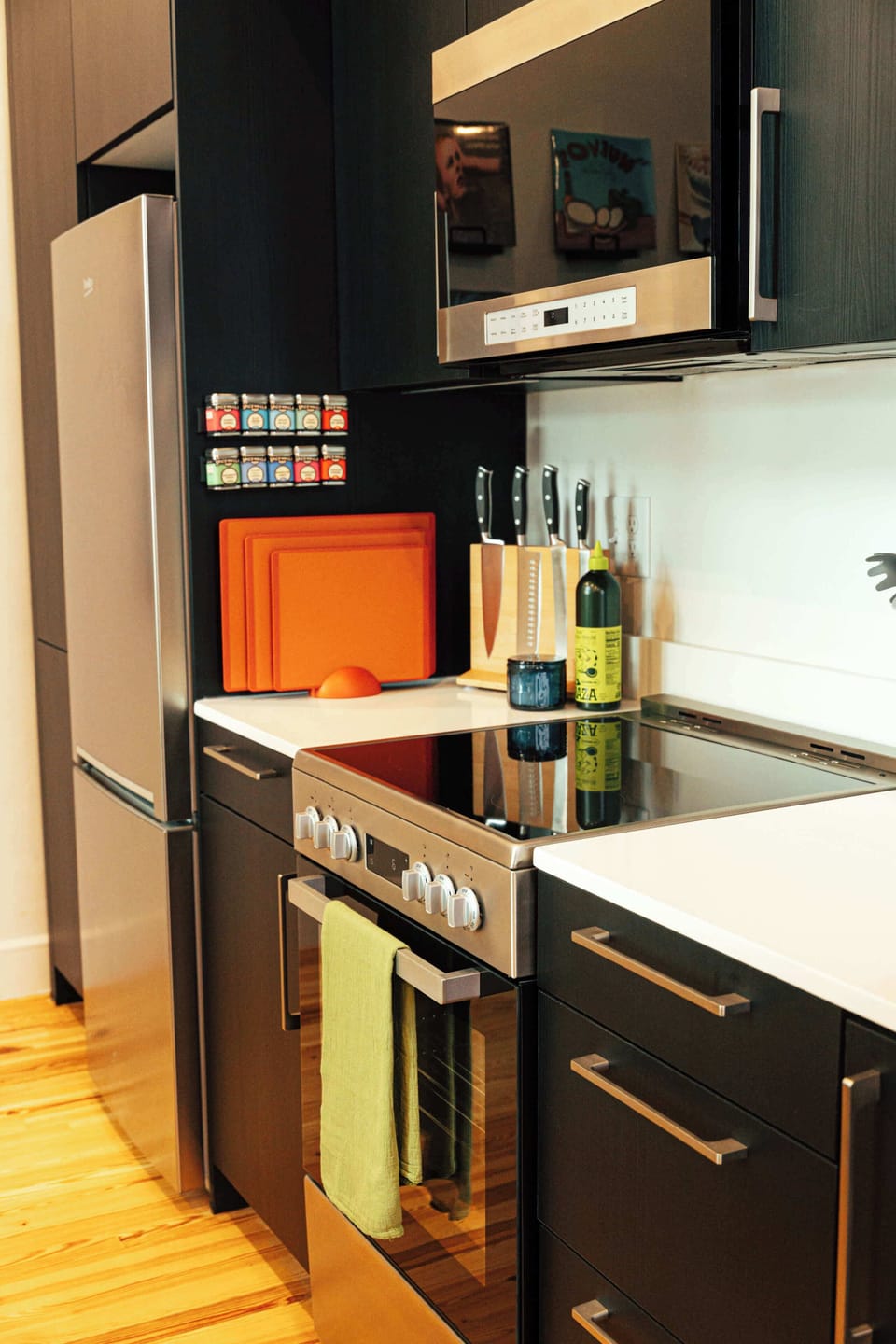 Every tool you need, neatly organized and ready for your best meal ideas. We provide high-quality cooking equipment, full sets of silverware and sharp knives.