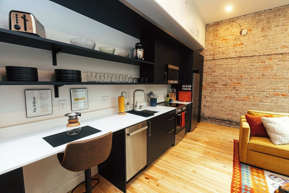 Modern design meets everyday comfort. Sleek finishes, natural light, and a touch of warmth throughout.