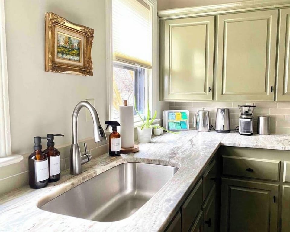 We’ve got all of your basics covered. Organic hand soap, dish soap, and cleaning spray are supplied, as well as a delicious assortment of Stash teas and locally roasted whole bean coffee. 