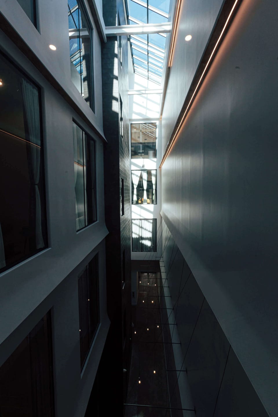 The William's stunning skylit Atrium connects your experience, offering a unique view down to the lobby lounge and Carrigan’s.