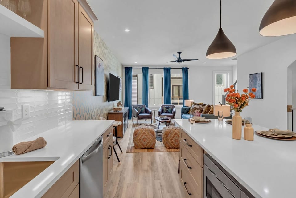 From morning coffee to late-night snacks, this kitchen has your back.
