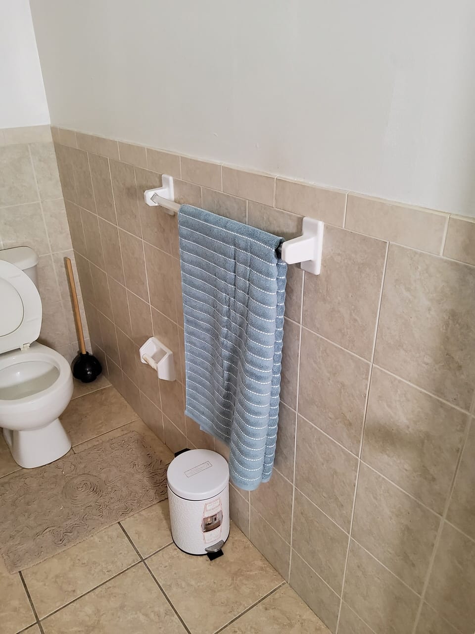 Executive Room | Bathroom | Towels, soap, shampoo, toilet paper