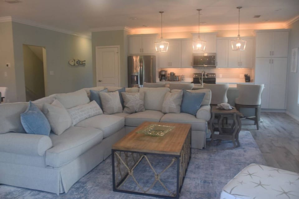 Spacious sectional in the living room with lots of seating for the whole gang!