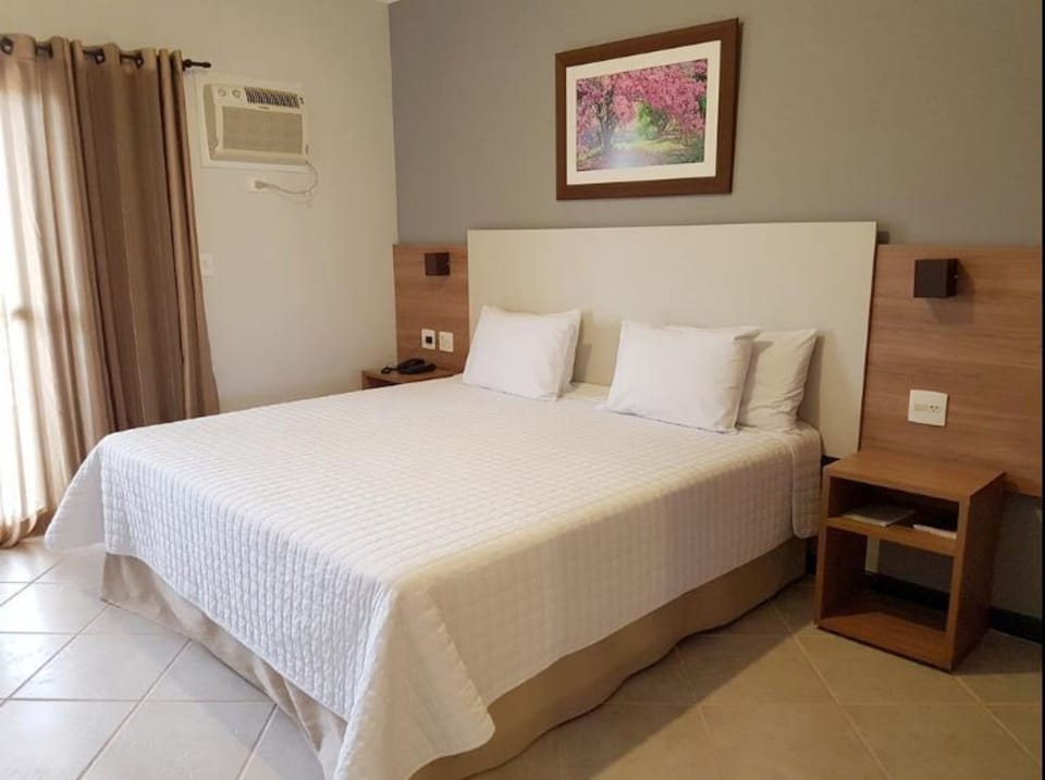Minibar, in-room safe, desk, free WiFi