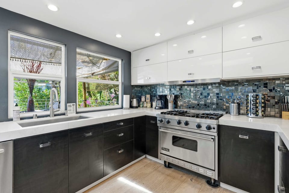 Chef's Kitchen with Professional Range & Mirrored Backsplash