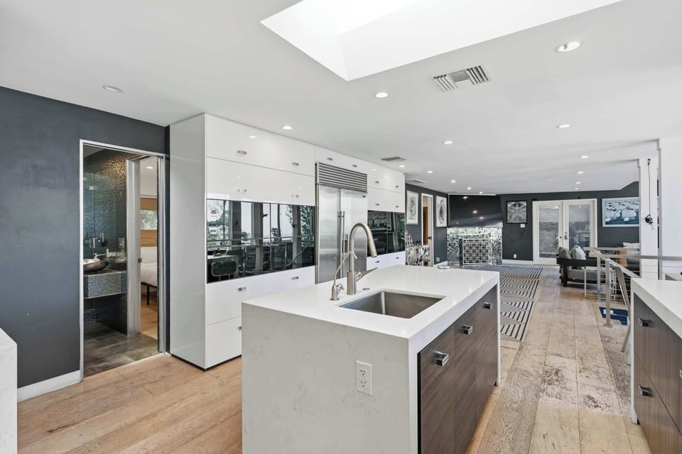 Kitchen Island with Quartz Countertop & Bar Seating