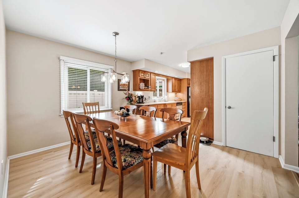 Dining room flows into kitchen.