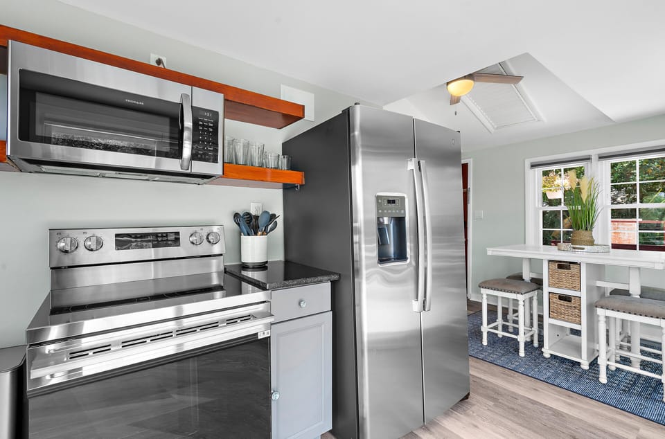 Another angle of the brand new appliances.