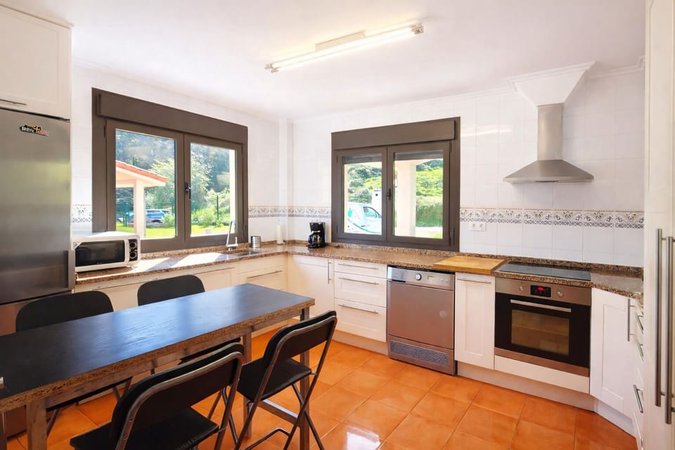 Kitchen or kitchenette,Garden view
