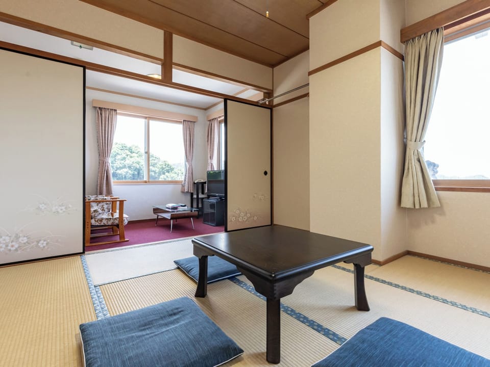 Traditional Triple Room, Non Smoking, Shared Bathroom | Down comforters, WiFi (free), bed sheets