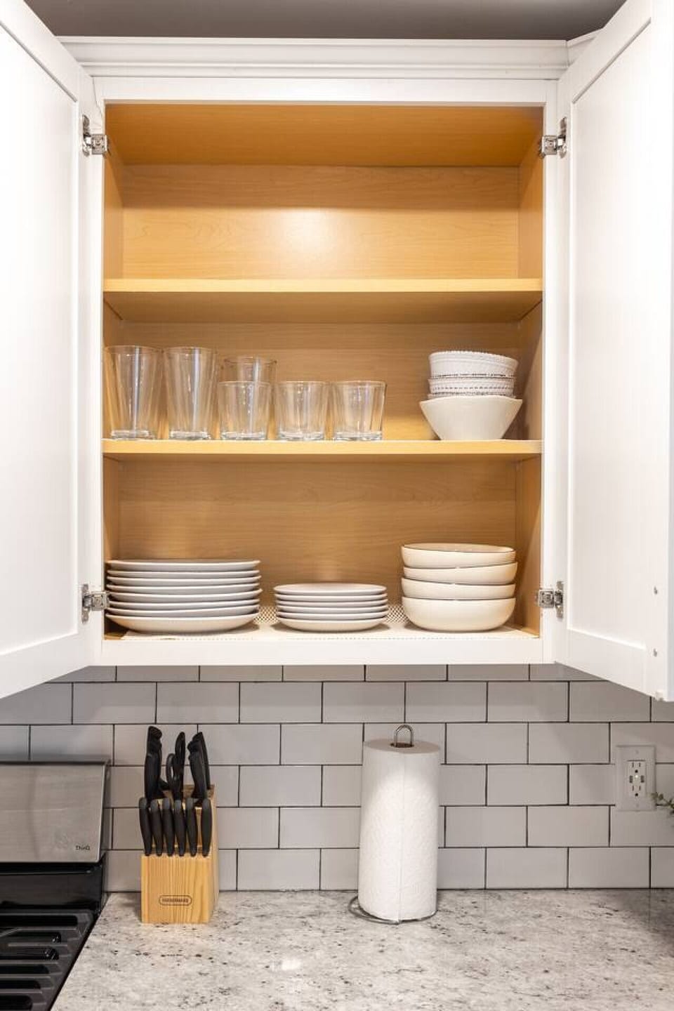 A beautifully updated eat‑in kitchen with fresh appliances, a spacious prep‑friendly bar for four, and everything you need for effortless cooking and slow, cozy mornings.