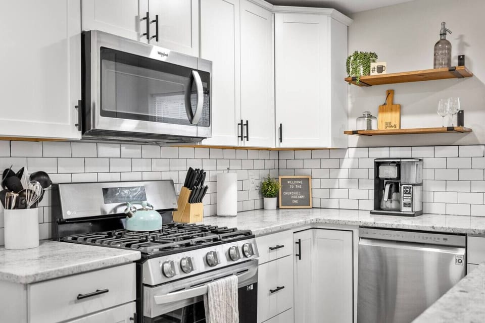 A beautifully updated eat‑in kitchen with fresh appliances, a spacious prep‑friendly bar for four, and everything you need for effortless cooking and slow, cozy mornings.