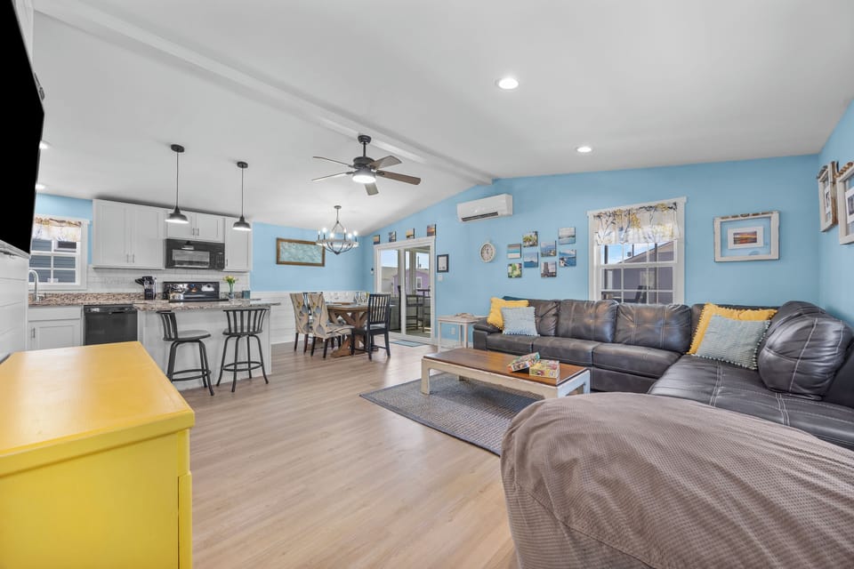 Open floor plan in kitchen, dining and living room