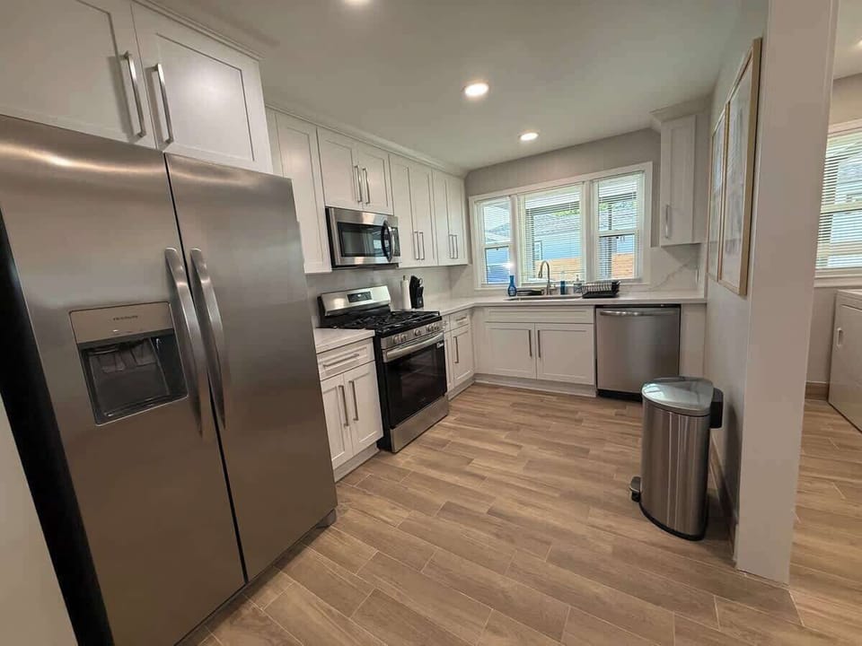 The kitchen comes with a full size fridge with ice maker and filtered water, dishwasher, microwave and gas range. 