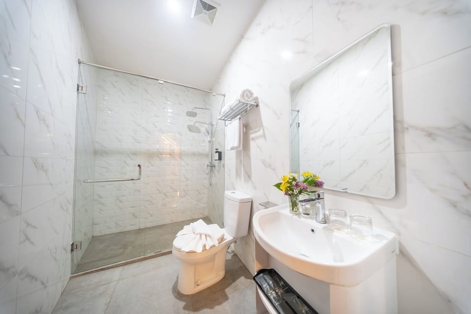Junior Room | Bathroom