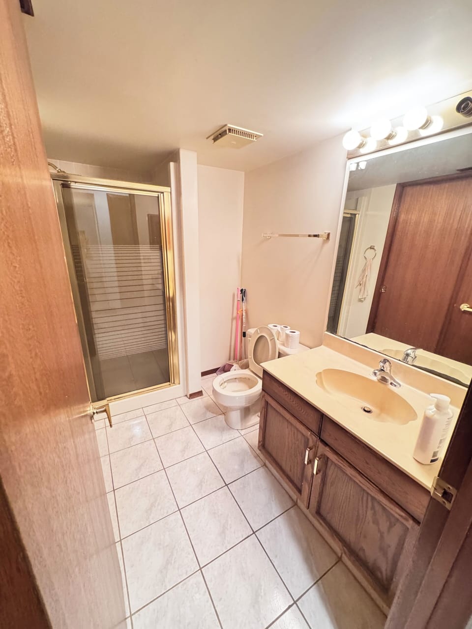 Comfort Double Room, 1 Double Bed | Bathroom | Shower, hair dryer, towels, soap