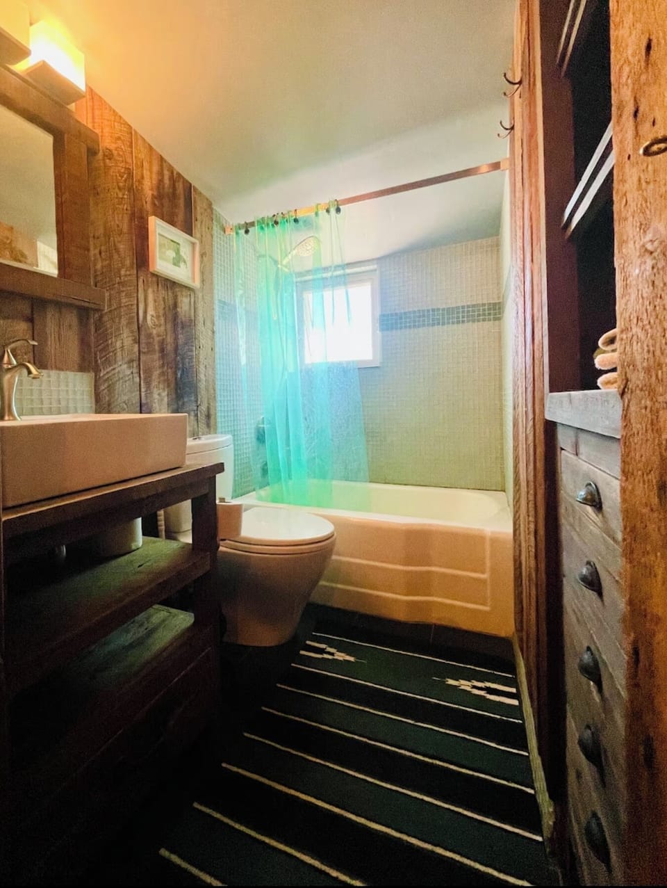 excellent water pressure / overhead + handheld shower heads