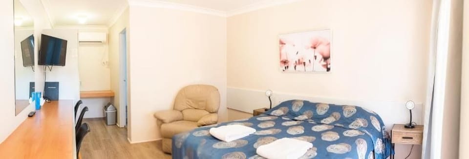 Blackout drapes, soundproofing, iron/ironing board, WiFi (free)