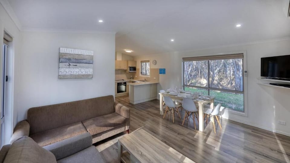 Family Cabin - Sleeps 5 | Living area