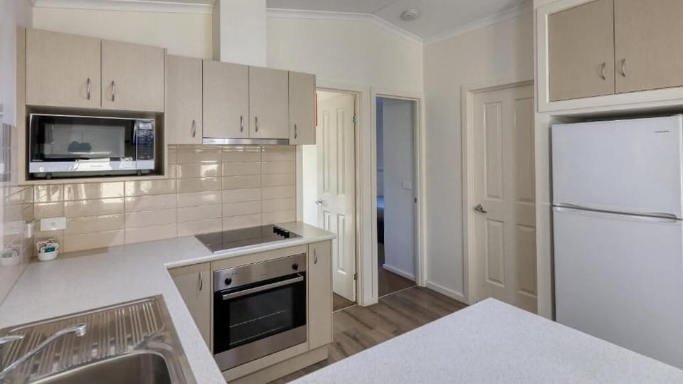 Family Cabin Sleeps 4 | Private kitchen | Shared fridge, microwave
