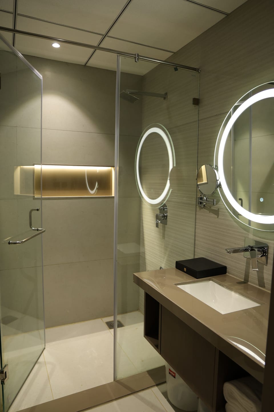 Club Room, Garden View | Bathroom | Shower, hair dryer, towels, soap