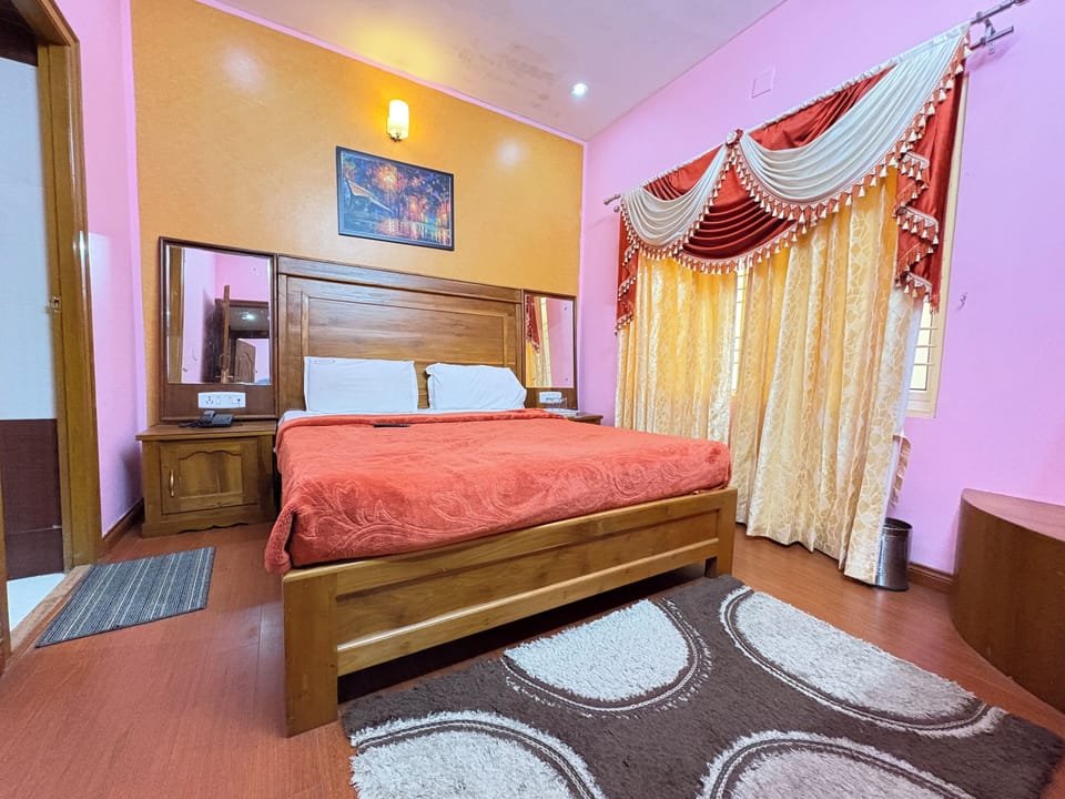 Deluxe Double Room, City View | Desk, free WiFi