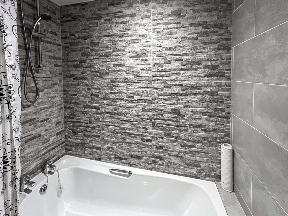 Bathroom | Twitchill Farm : Birch Cottage - Twitchill Farm , Hope