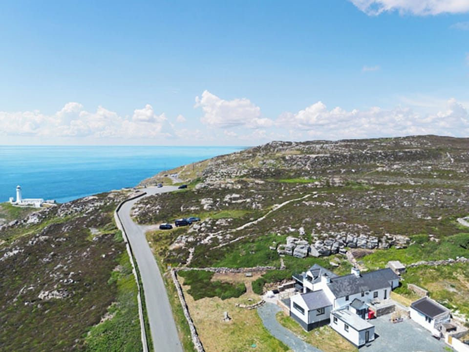 Setting | Goferydd, Trearddur, near Holyhead