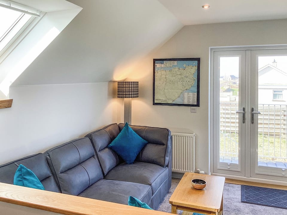 Open plan living space | Sundown Apartment, Thurso