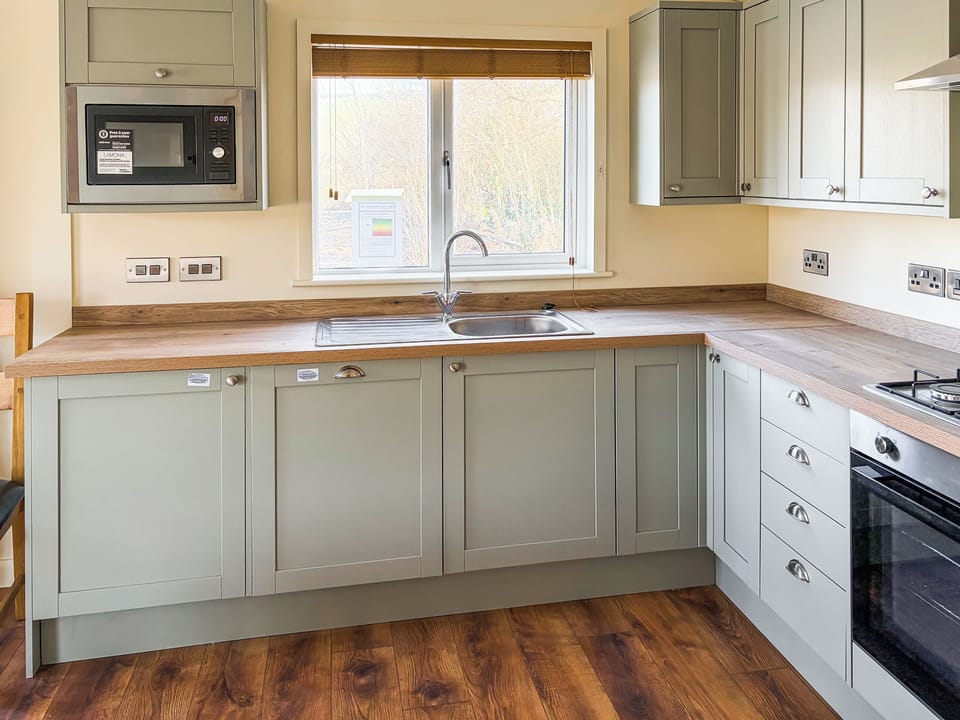Kitchen | Lodge 3 - Bolingey Lakes, Perranporth