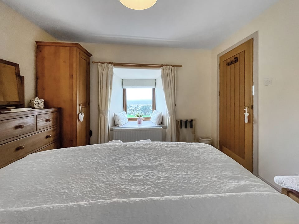 Double bedroom | Bothan Aonghais, Portree