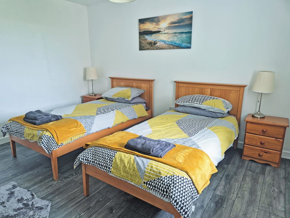 Twin bedroom | Husabost House, North Uist