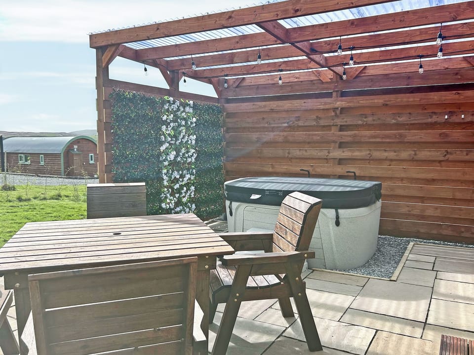 Hot tub with pergola and outside dining | Spruce Pod - Barnharrow Holiday Pods, Newton Stewart