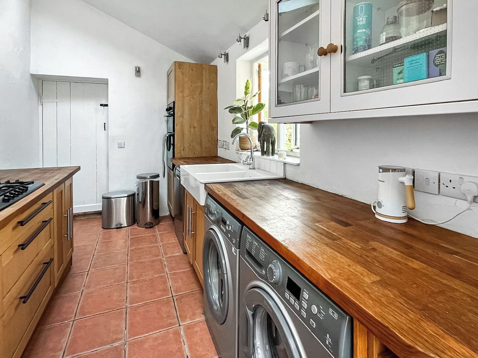 Kitchen | Gara Mill Cottage, Kingsbrisge