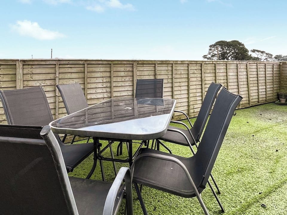 Sitting-out-area | Windy Ridge, Trerulefoot